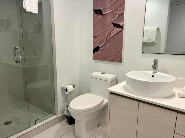 29. Bathroom B 01