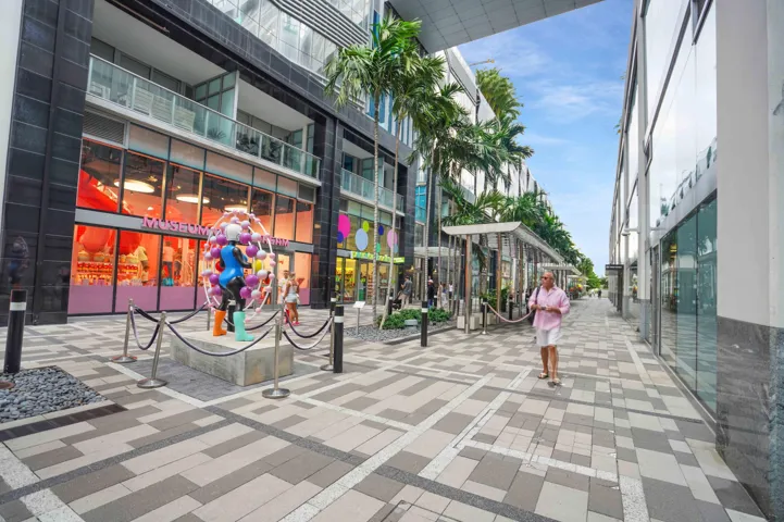 851 NE 1st Avenue 812 Miami