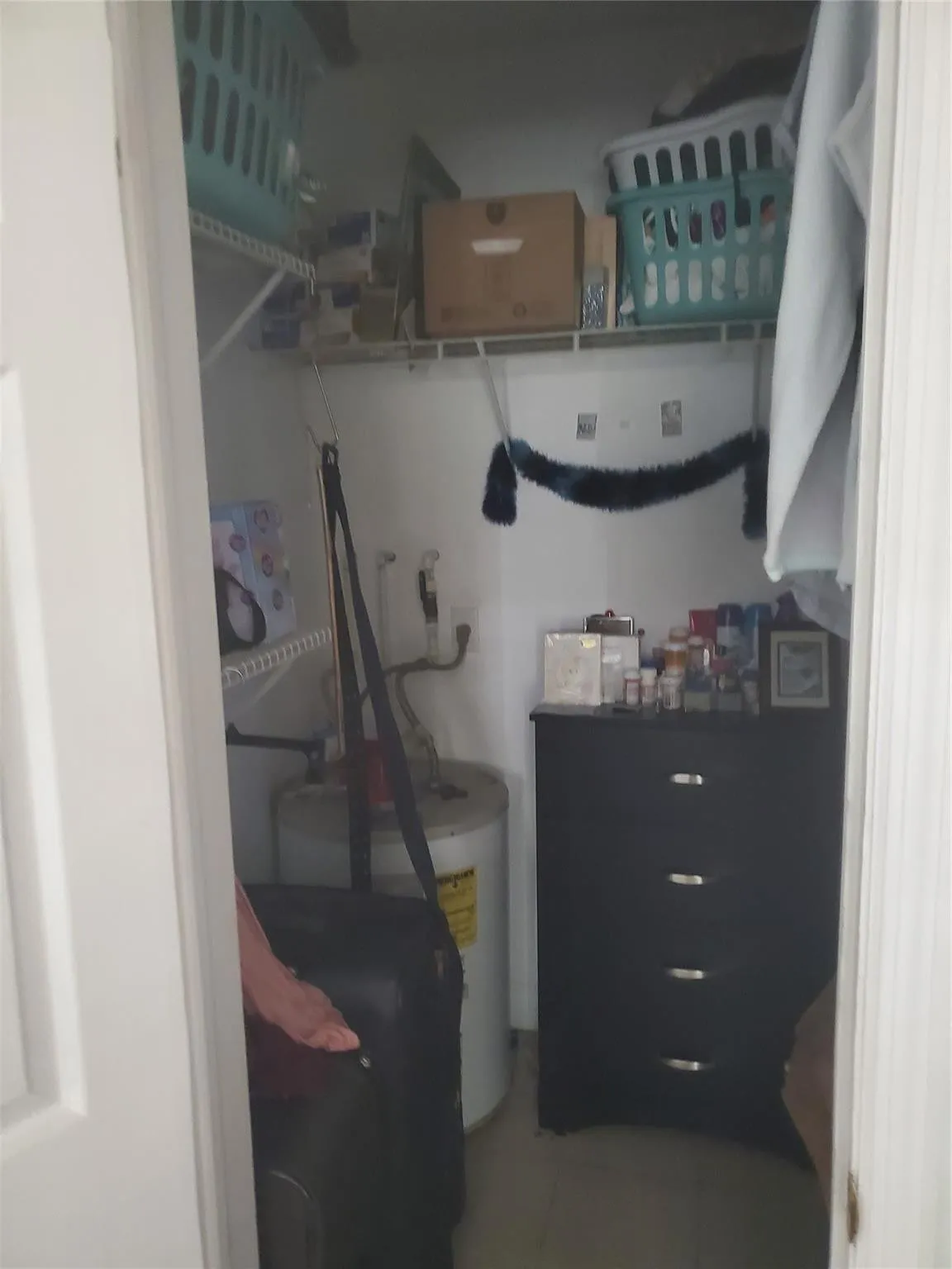 MASTER BEDROOM WALKIN CLOSET
