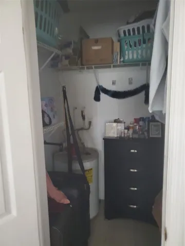 MASTER BEDROOM WALKIN CLOSET