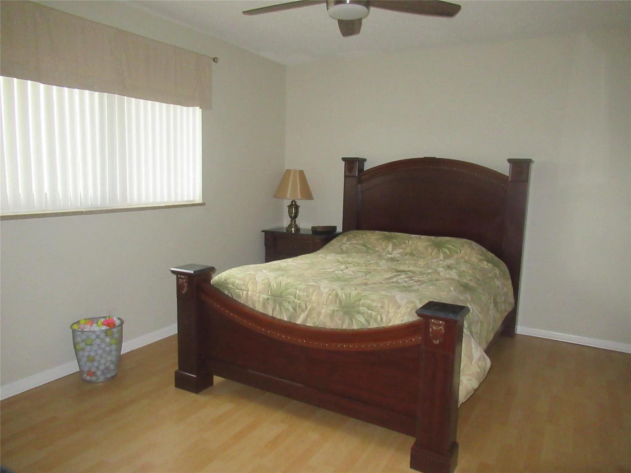 MASTER BEDROOM - Wood Laminate flooring, walk-in closet