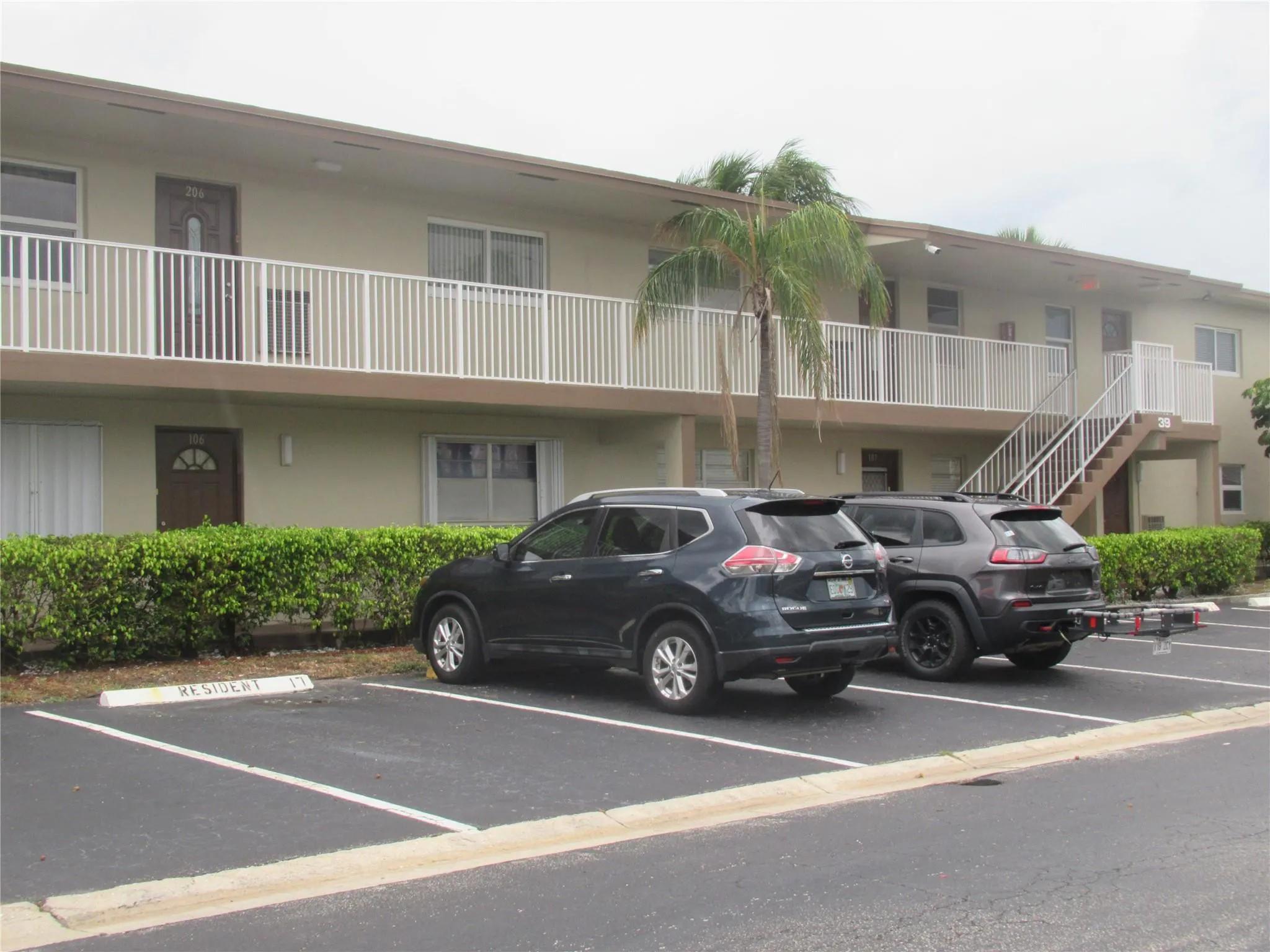 ORIOLE GARDENS TWO - a well maintained community!