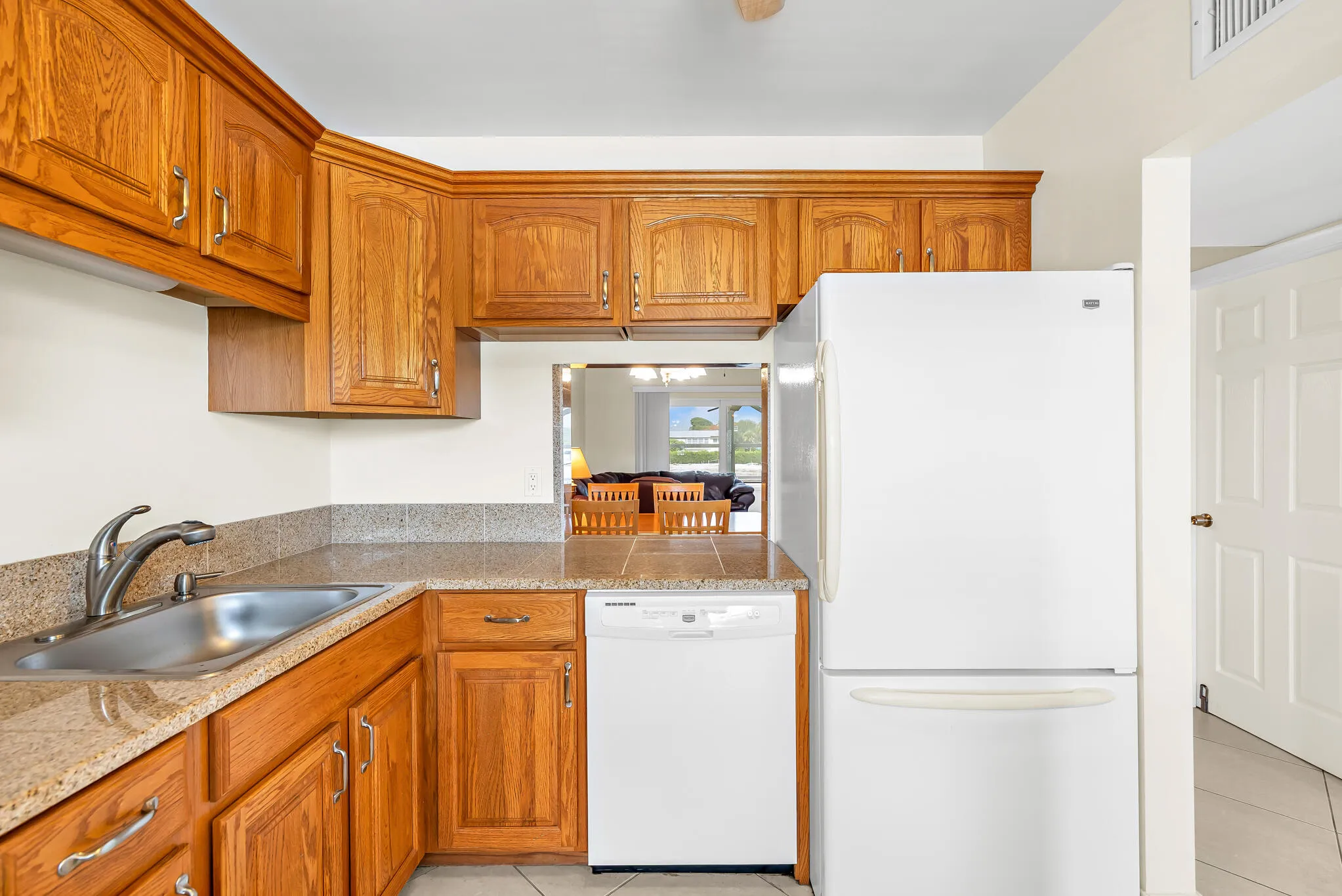 UPDATED KITCHEN - Wood cabinets