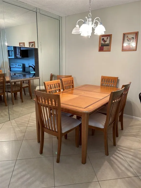 DINING AREA - Pass thru to kitchen