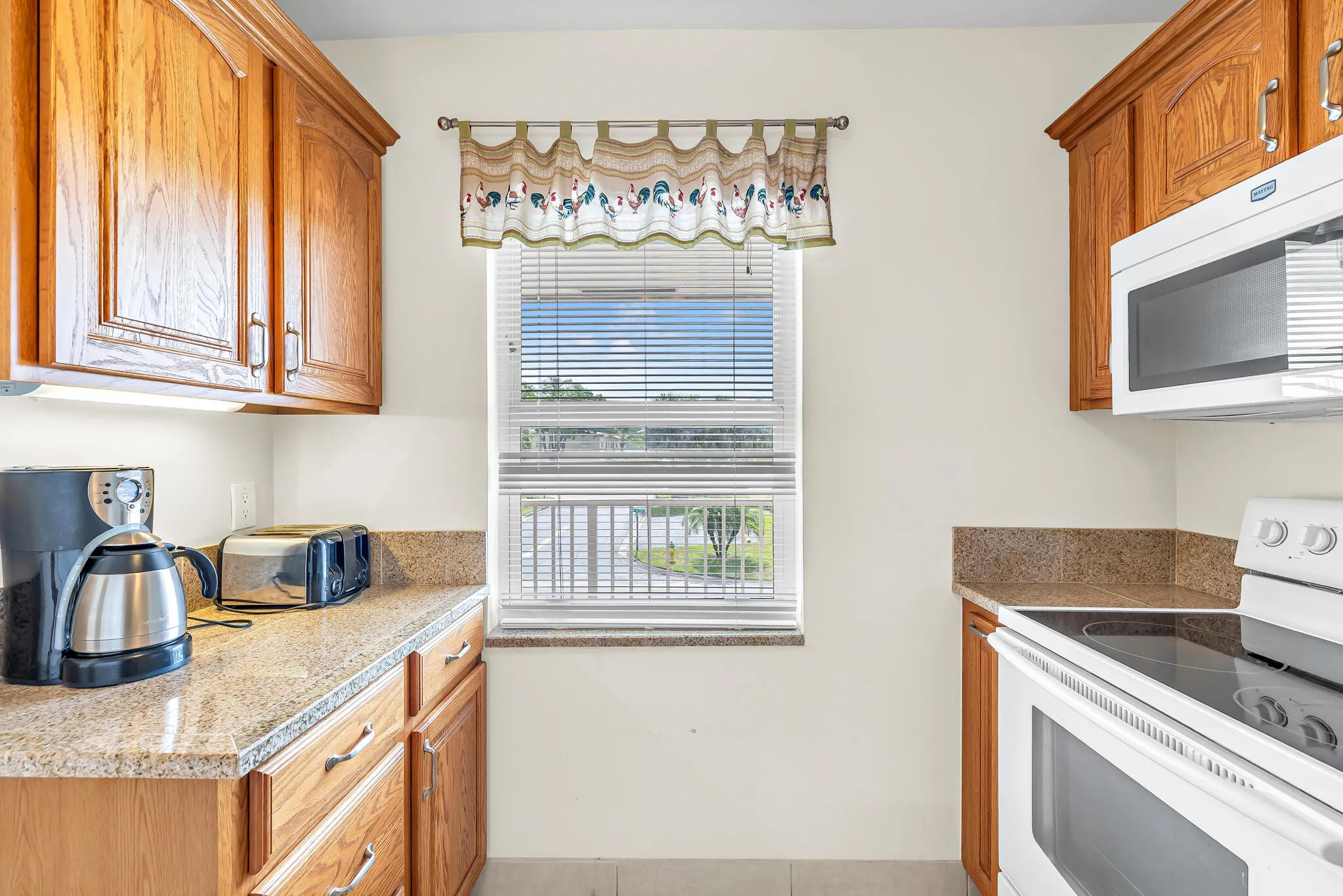 LOTS OF CABINET SPACE - Light and bright!