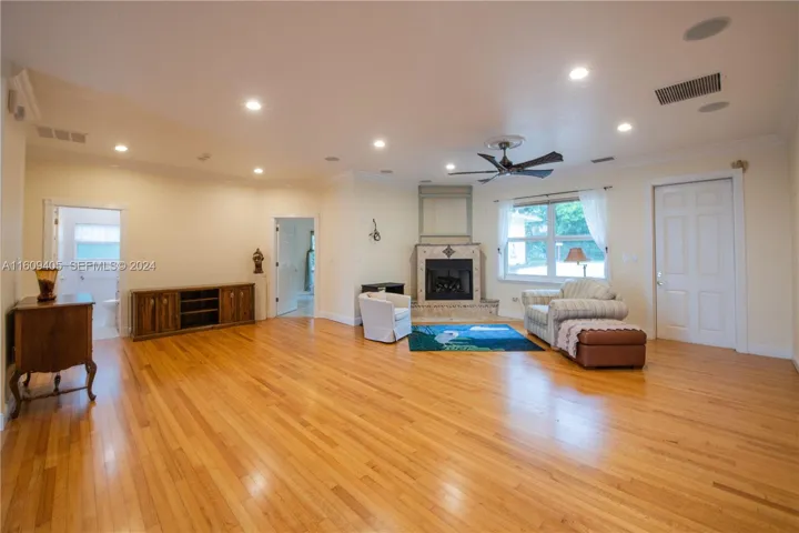 Photo 52