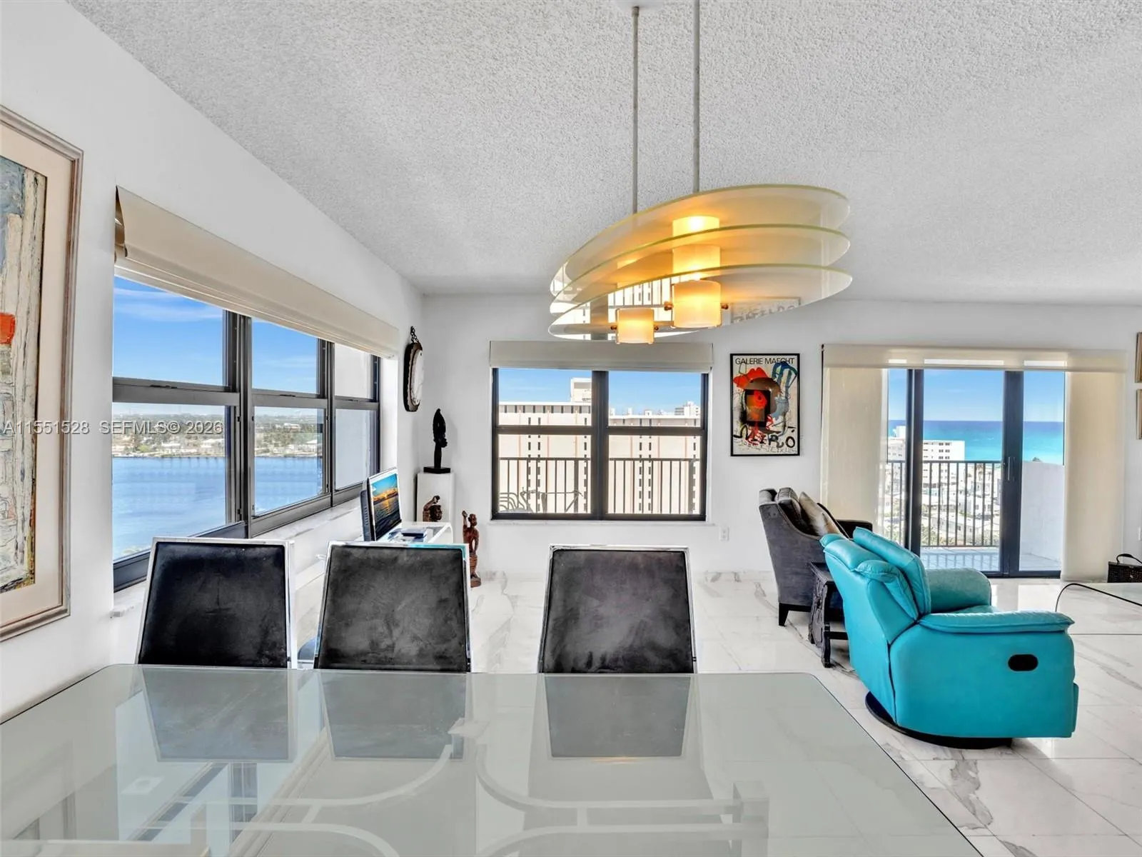 Corner unit with two exposures. Lots of windows! Makes the unit bright