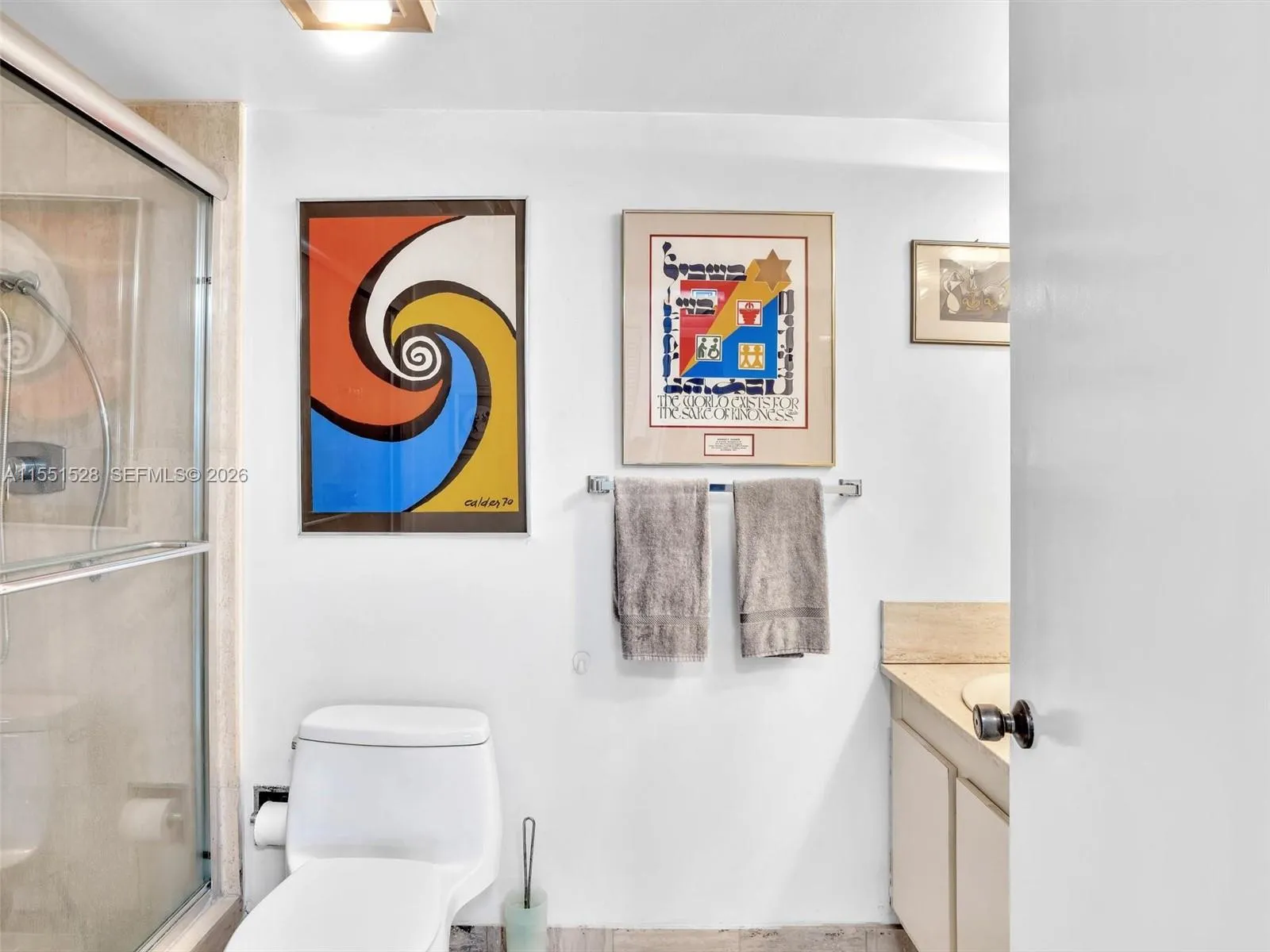 Full bath guest