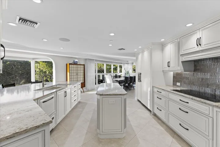 Upper level kitchen (alternate view)