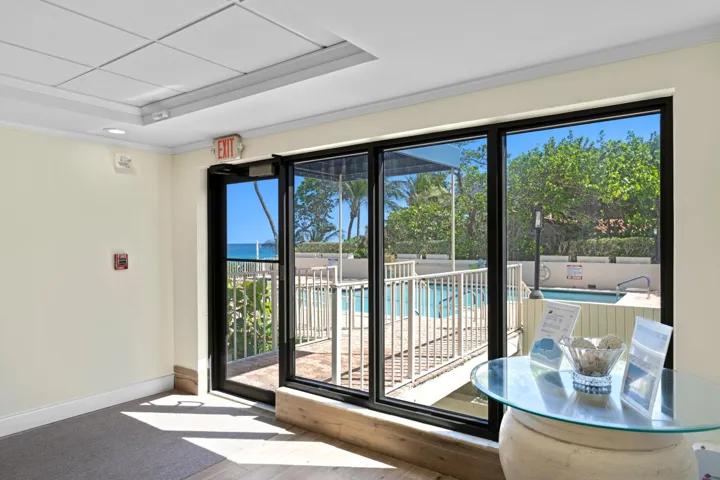 Direct access to pool and beach