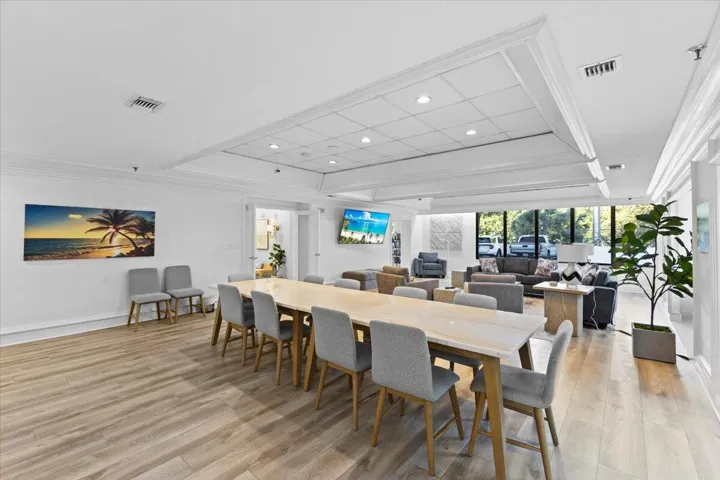 Resident social lounge (alternate view)