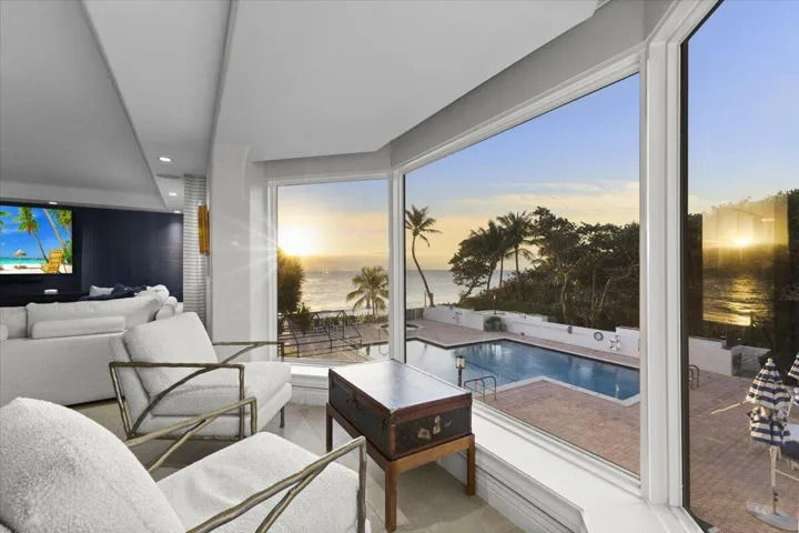 Upper level oceanfront living room