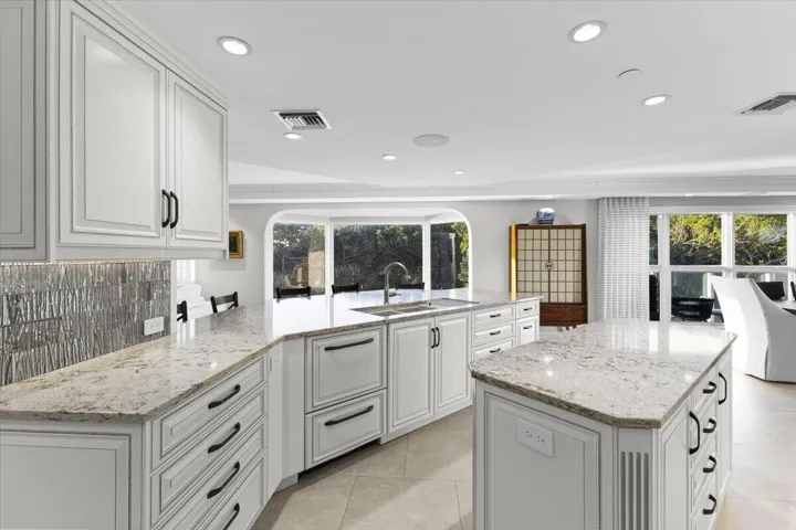 Upper level kitchen (alternate view)