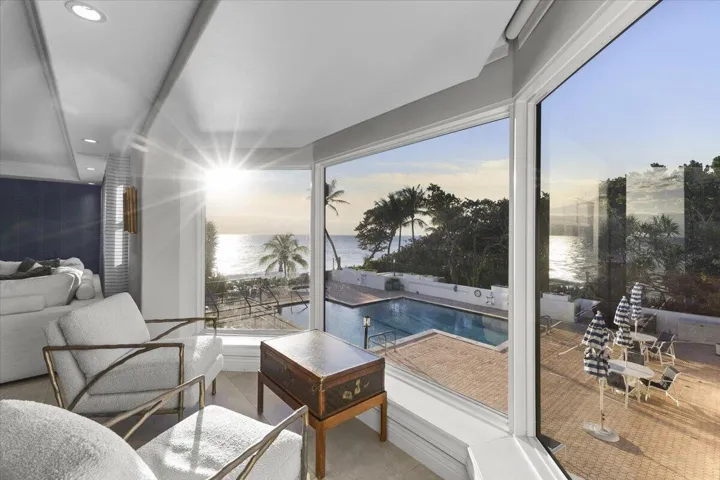 Upper level oceanfront living room