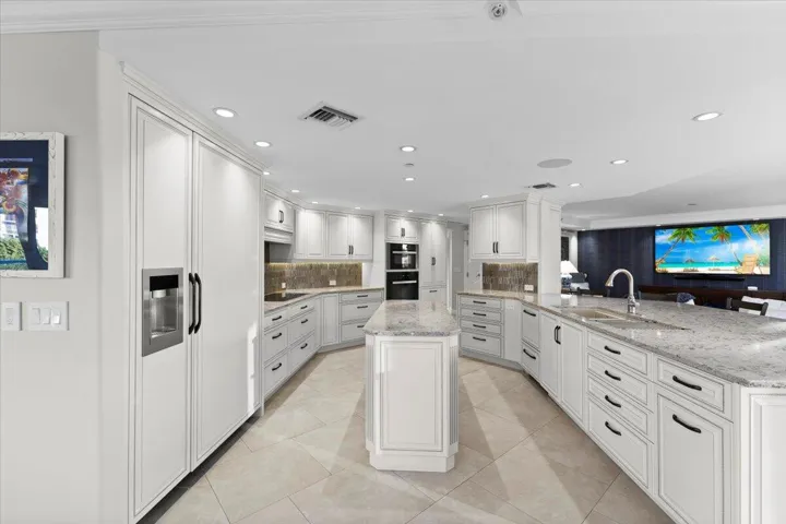 Upper level kitchen (alternate view)