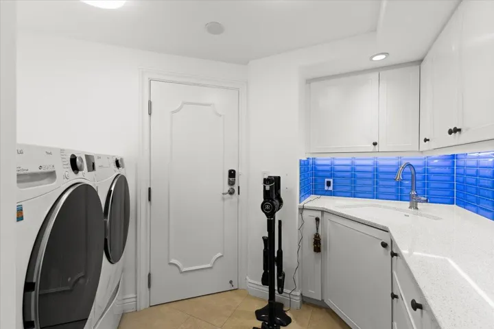 Upper level laundry room