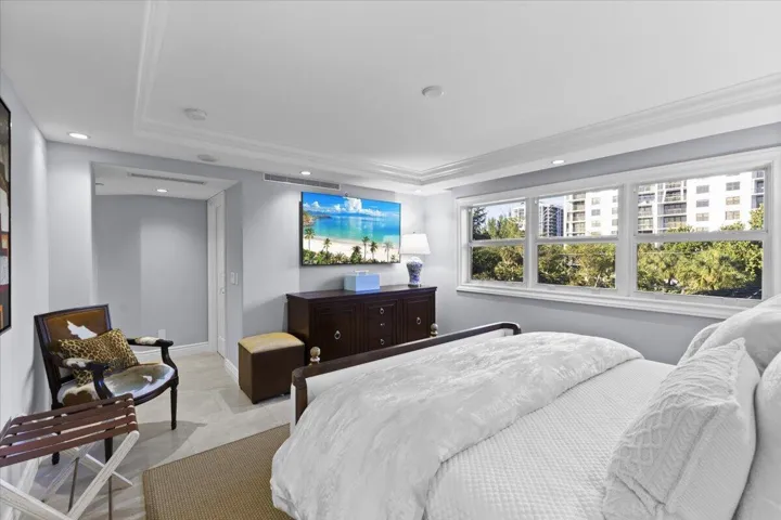 Lower level guest suite bedroom