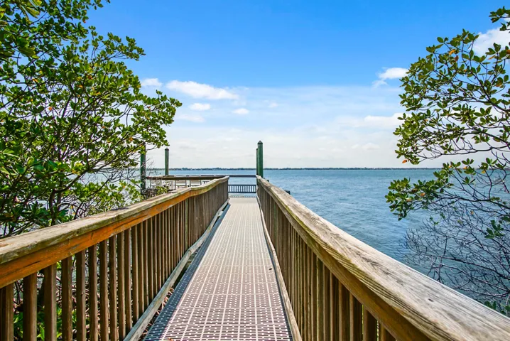 Walk way to the river.
