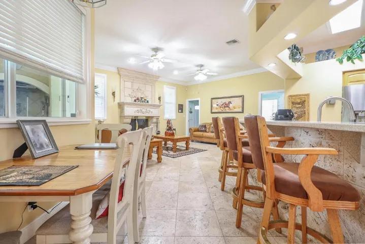 23-Breakfast Area