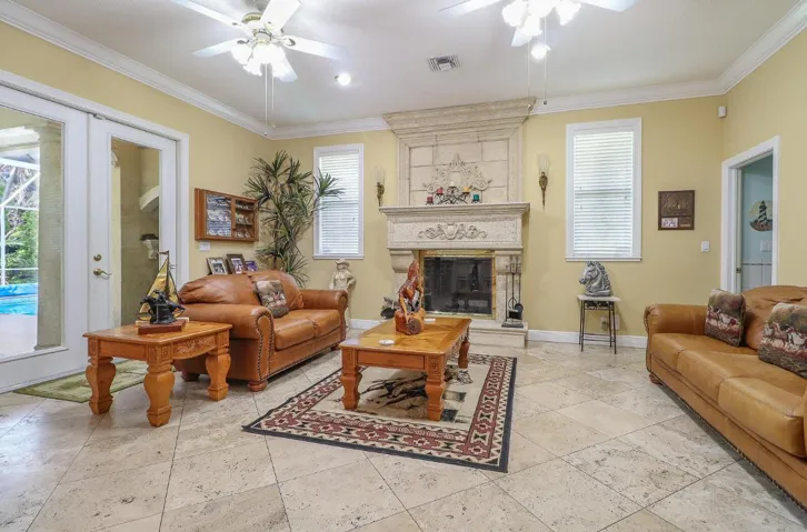 19-Family Room