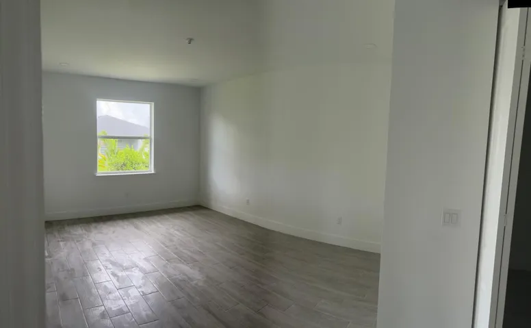 MAIN BEDROOM