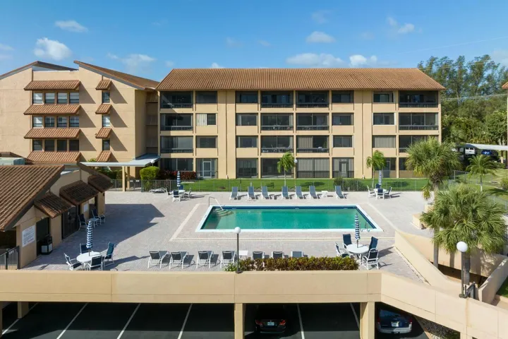 Community pool & clubhouse