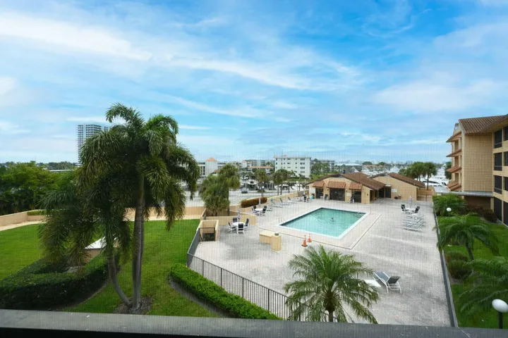 Community pool & clubhouse