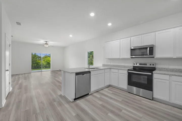 Kitchen & Living