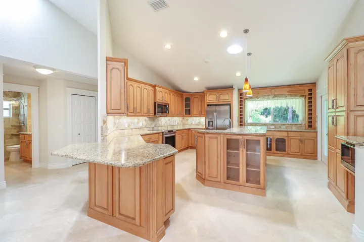 11-Kitchen