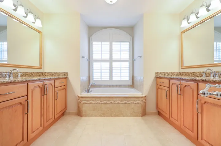 23-Master Bathroom