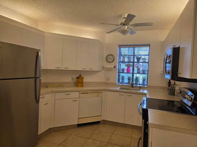 OPEN KITCHEN