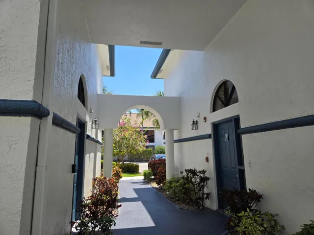 WALKWAY TO UNIT