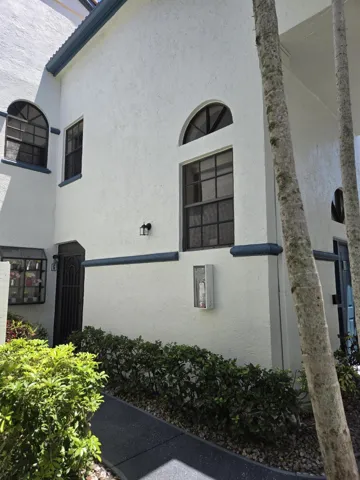 2 story buildings