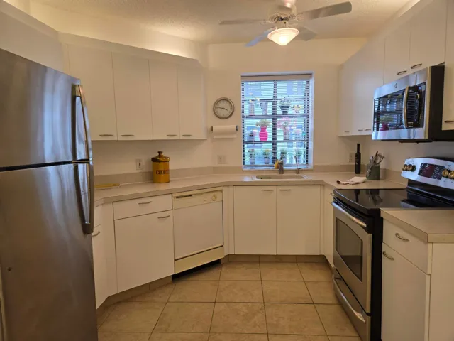 large eat in kitchen