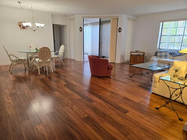 LAMINATE FLOOR