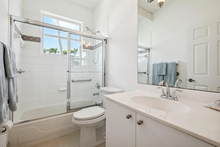 28-web-or-mls-Westchester Club Dr-030420