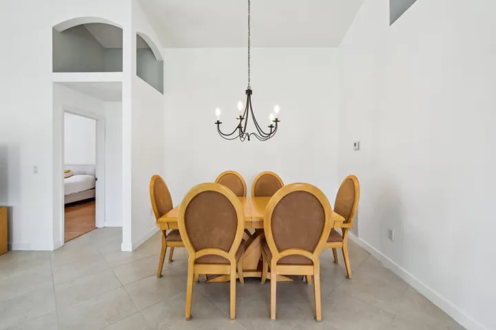 12-web-or-mls-Westchester Club Dr-030420