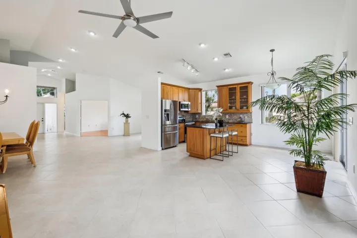 9-web-or-mls-Westchester Club Dr-0304202