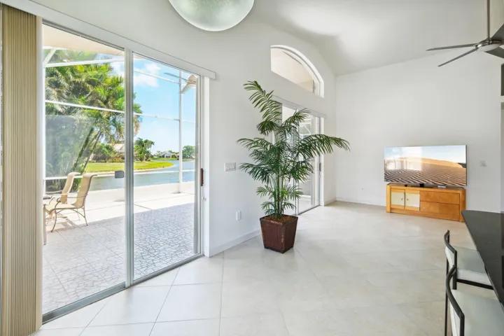 23-web-or-mls-Westchester Club Dr-030420