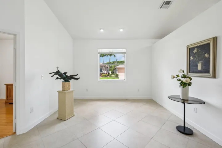 26-web-or-mls-Westchester Club Dr-030420