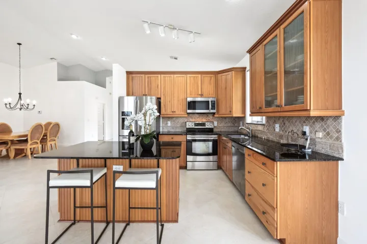 14-web-or-mls-Westchester Club Dr-wood 3