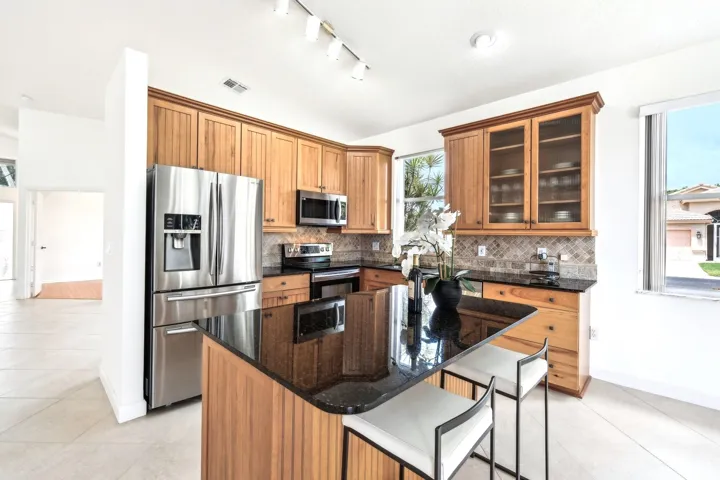13-web-or-mls-Westchester Club Dr-030420