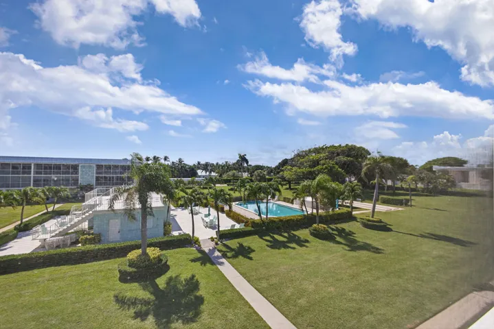 Relaxing Pool Area & Clubhouse
