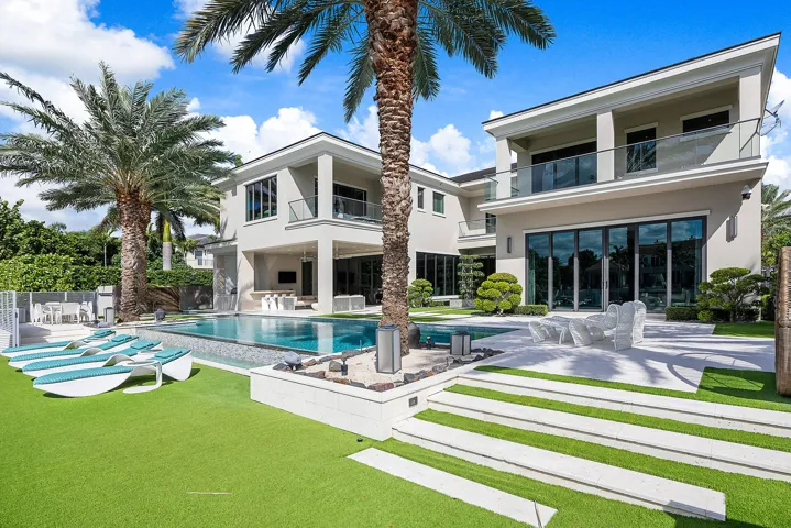 290_South_Maya_Palm_Drive_04