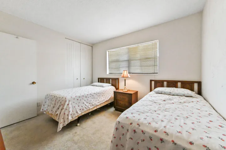 16 bedroom 02
