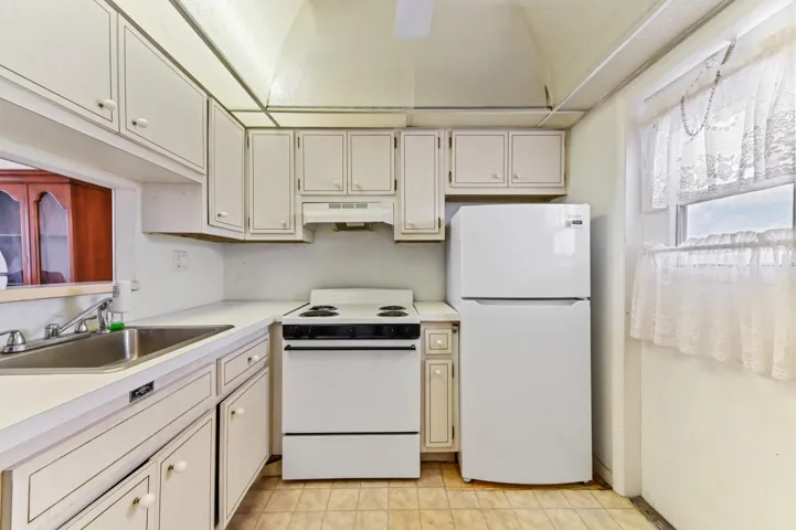 07 kitchen 01