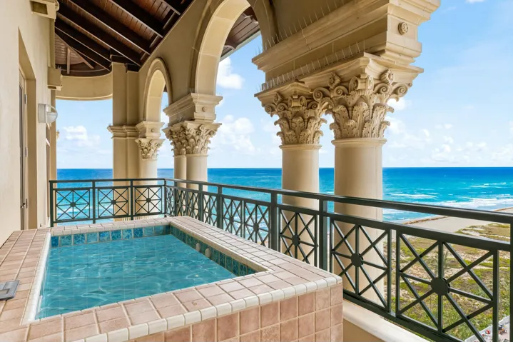 Plunge pool