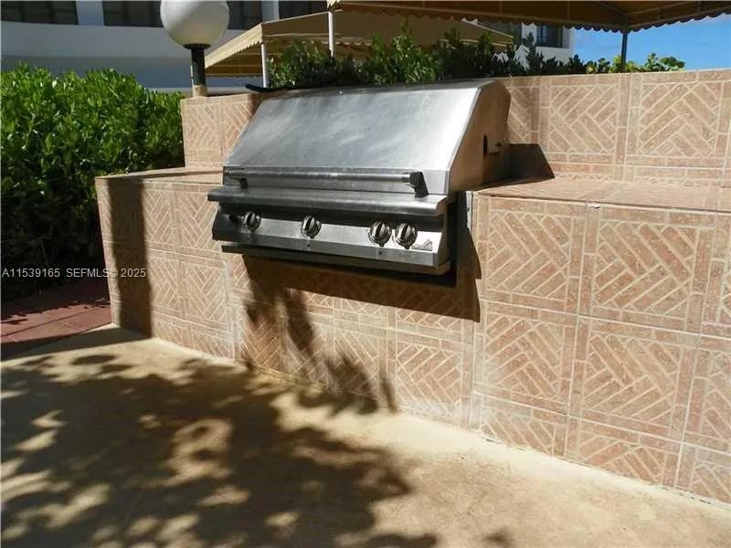 2 BBQs