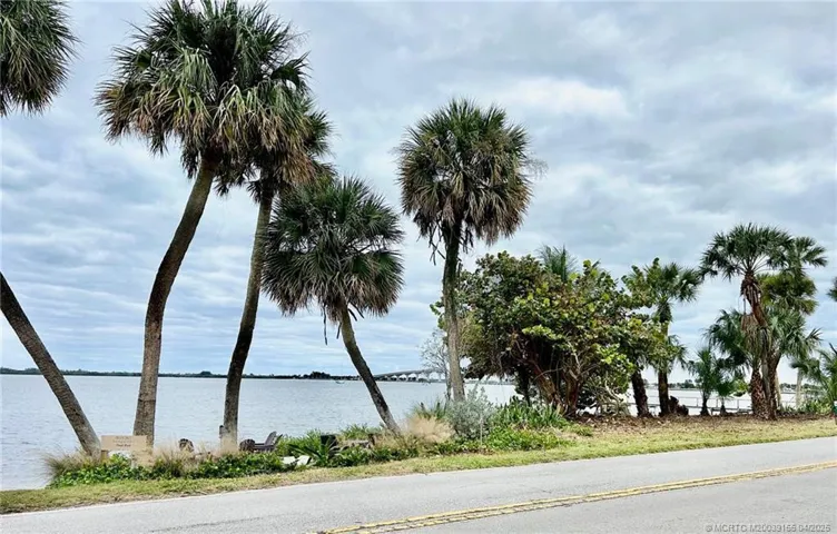 Waterfront property on Indian River