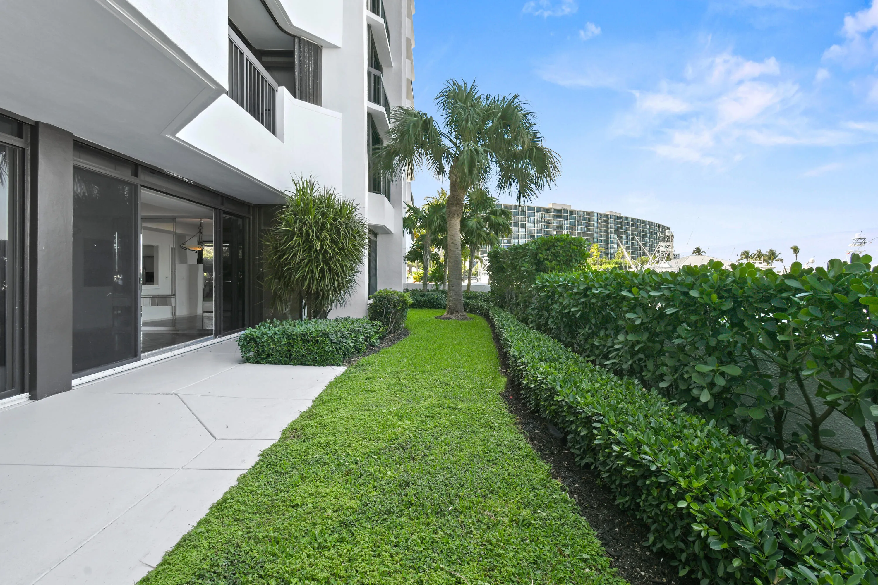 108LakeshoreDr#140(40)